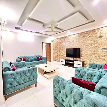 Luxury 3 Bedrooms Apartment Lounge+Kitchen Air-Conditioning And Wifi E11 Islamabad Luaran gambar