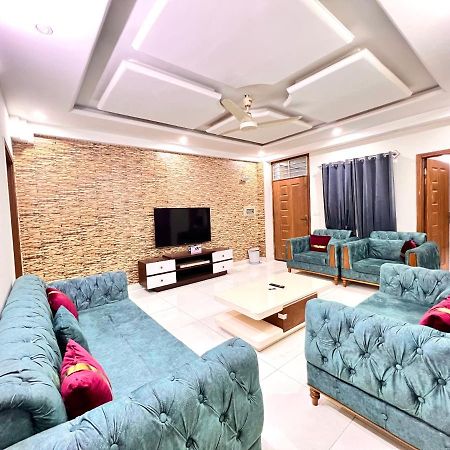 Luxury 3 Bedrooms Apartment Lounge+Kitchen Air-Conditioning And Wifi E11 Islamabad Luaran gambar