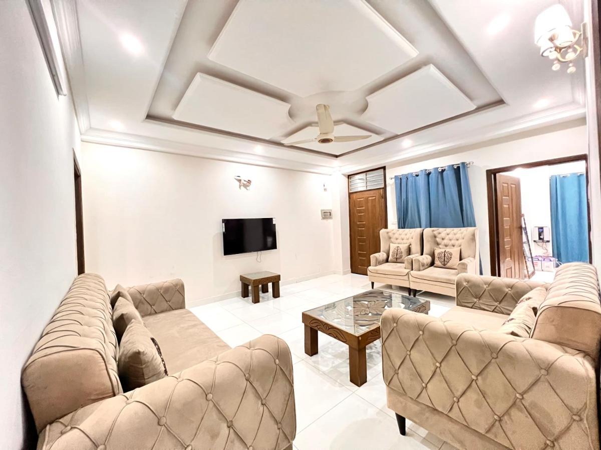 Luxury 3 Bedrooms Apartment Lounge+Kitchen Air-Conditioning And Wifi E11 Islamabad Luaran gambar