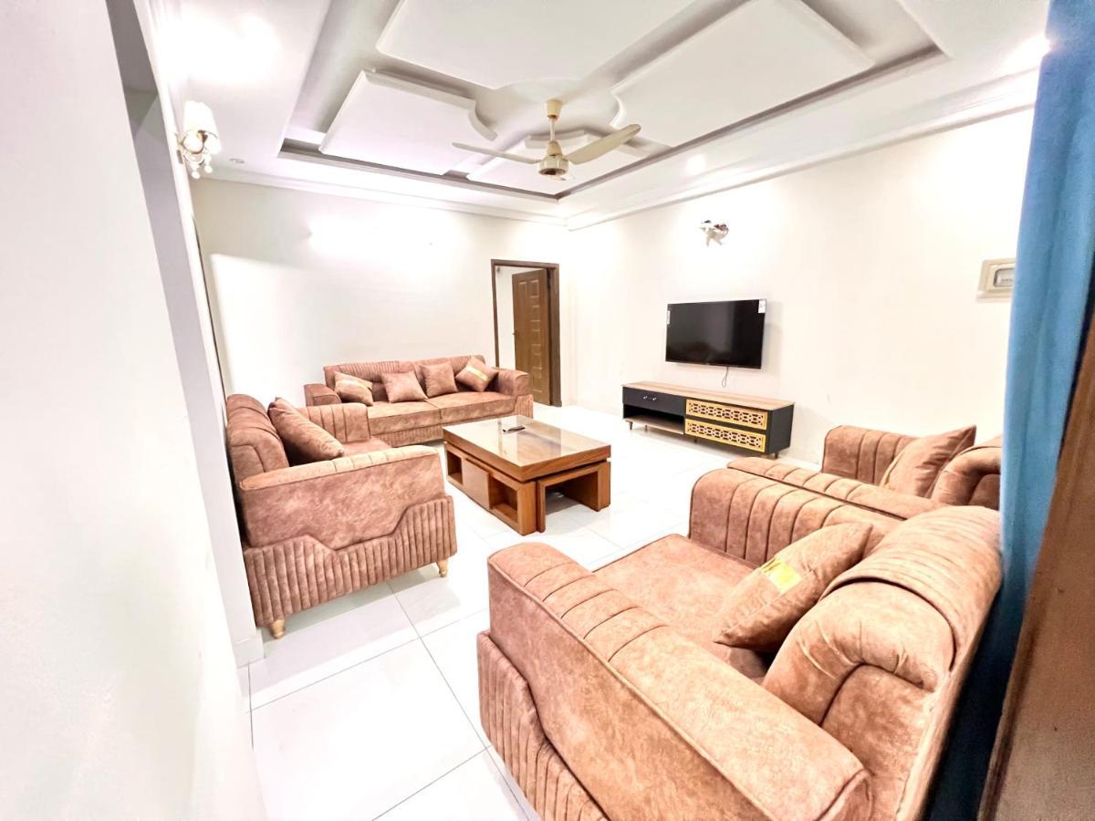 Luxury 3 Bedrooms Apartment Lounge+Kitchen Air-Conditioning And Wifi E11 Islamabad Luaran gambar